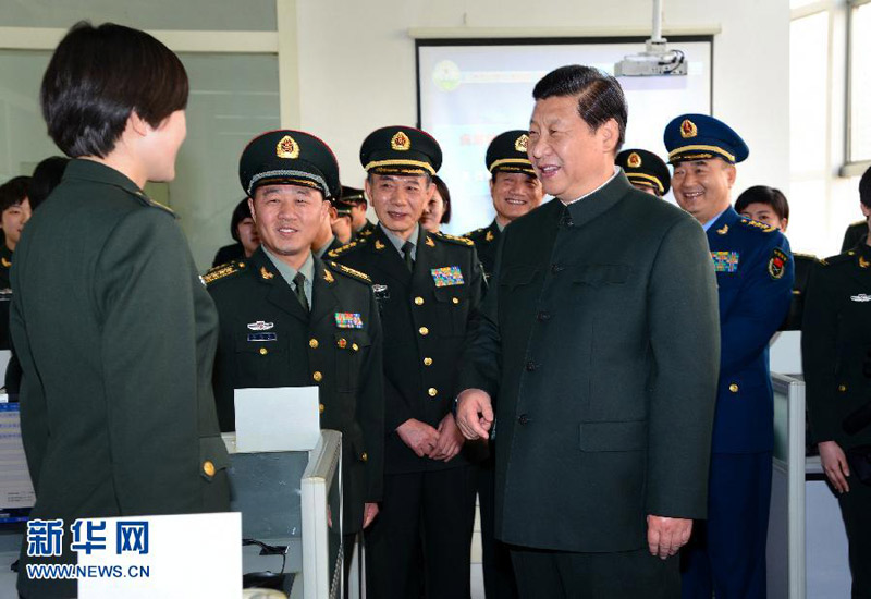 2013年2月2日和4日，習近平分別來到空軍某試驗訓練基地、酒泉衛星發射中心和蘭州軍區機關視察。李剛 攝