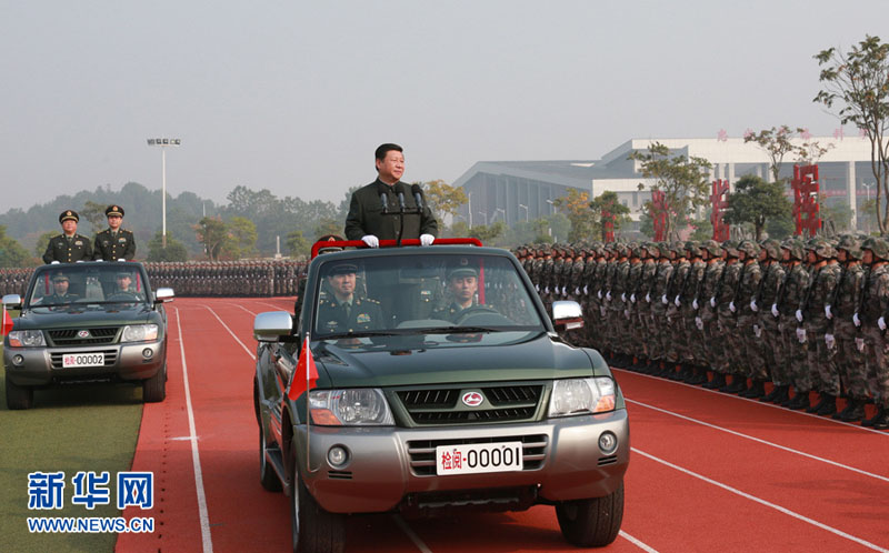 2013年11月5日，習近平在國防科學技術大學視察。李剛攝