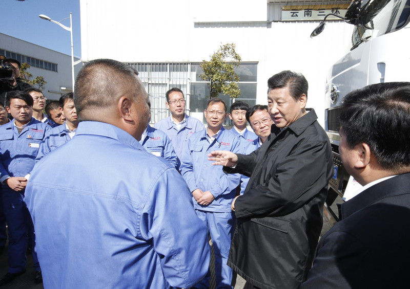 1月20日，習近平來到大理國家級經濟技術開發區力帆駿馬車輛有限公司，了解企業發展狀況。新華社記者 鞠鵬 攝