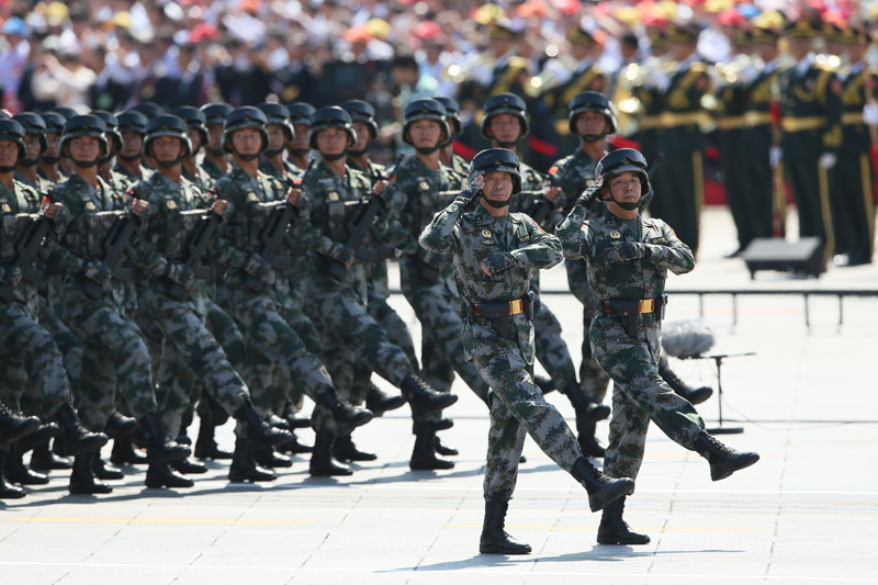 9月3日，中國人民抗日戰爭暨世界反法西斯戰爭勝利70周年紀念大會在北京隆重舉行。這是“雁門關伏擊戰英雄連”英模部隊方隊通過天安門廣場。新華社記者金立旺攝