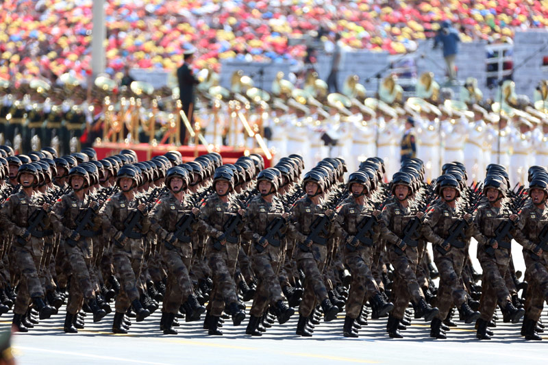 9月3日，中國人民抗日戰爭暨世界反法西斯戰爭勝利70周年紀念大會在北京隆重舉行。這是英模部隊方隊接受檢閱。新華社記者 曹燦 攝 