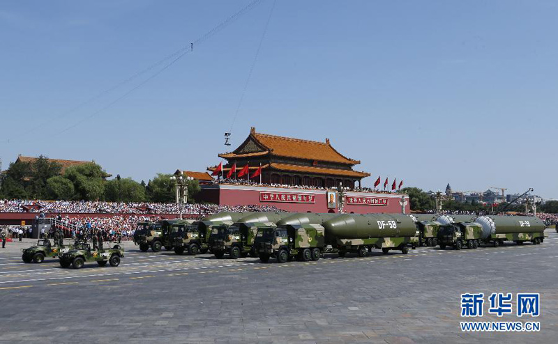 9月3日，中國人民抗日戰爭暨世界反法西斯戰爭勝利70周年紀念大會在北京隆重舉行。這是核導彈第二方隊接受檢閱。 新華社記者 沈伯韓 攝