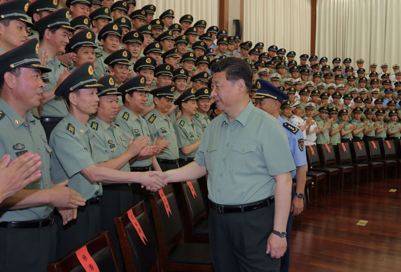 5月26日，中共中央總書記、國家主席、中央軍委主席習近平在浙江省軍區(qū)機關親切接見駐浙部隊師以上領導干部和建制團單位主官。新華社記者 李剛 攝