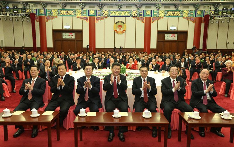 12月31日，全國政協在北京舉行新年茶話會。黨和國家領導人習近平、李克強、張德江、俞正聲、劉雲山、王岐山、張高麗出席茶話會並觀看演出。新華社記者 龐興雷 攝