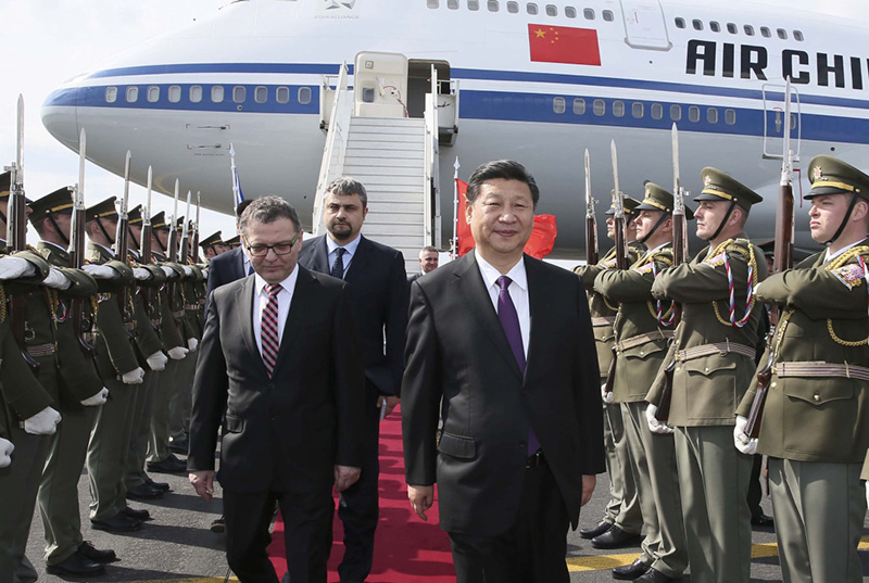 3月28日，國家主席習近平乘專機抵達布拉格，開始對捷克共和國進行國事訪問。新華社記者 蘭紅光 攝