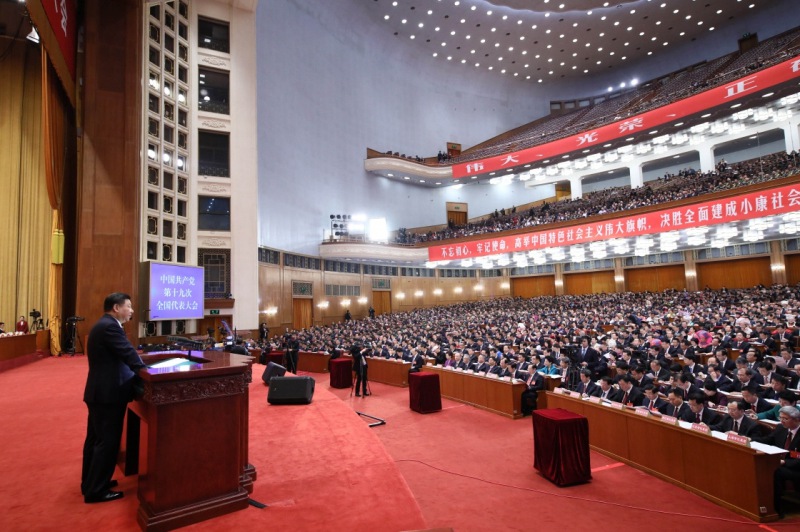 10月18日，中國共產黨第十九次全國代表大會在北京人民大會堂開幕。習近平代表第十八屆中央委員會向大會作報告。新華社記者 蘭紅光 攝