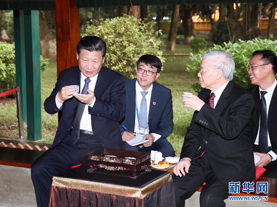 11月13日，中共中央總書記、國家主席習近平在河內越共中央駐地再次會見越共中央總書記阮富仲。會見后，習近平和阮富仲前往胡志明故居繼續交流。新華社記者 蘭紅光 攝