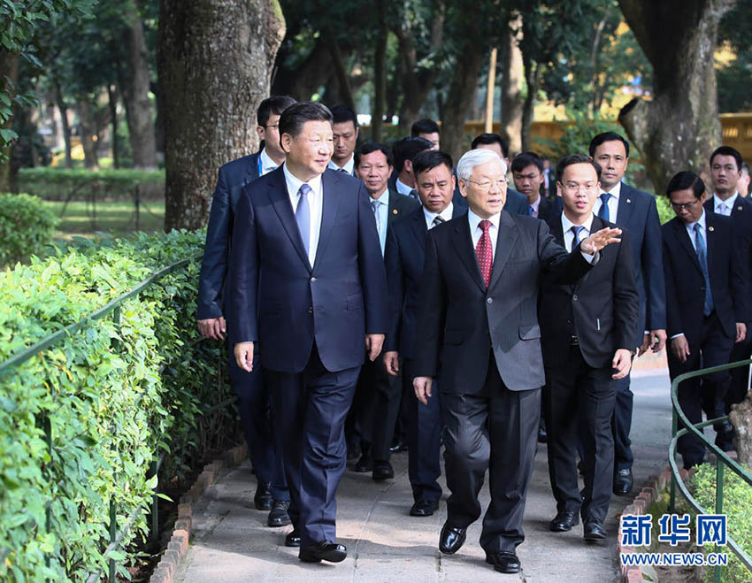 11月13日，中共中央總書記、國家主席習近平在河內越共中央駐地再次會見越共中央總書記阮富仲。會見后，習近平和阮富仲前往胡志明故居繼續交流。新華社記者 蘭紅光 攝