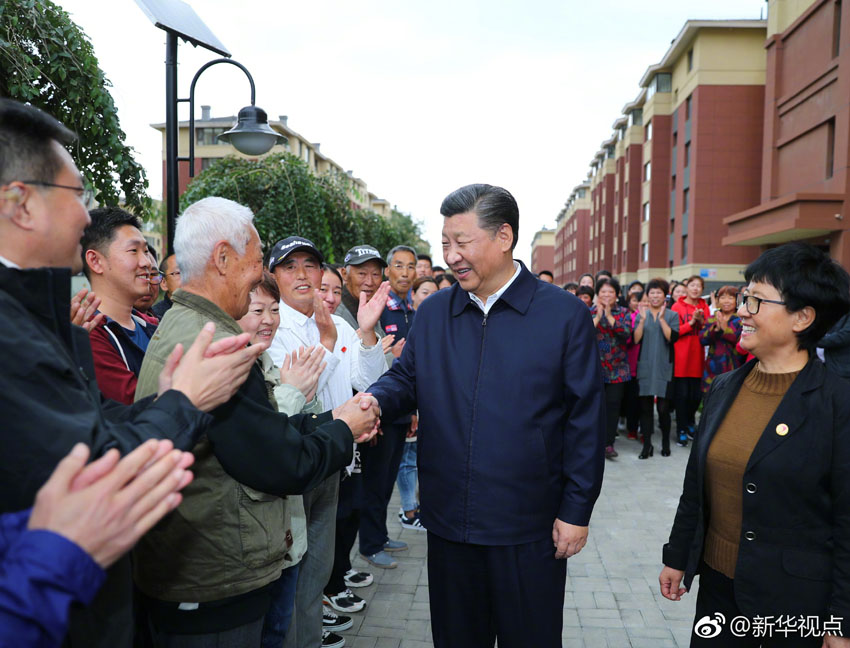 9月25日至28日，中共中央總書記、國家主席、中央軍委主席習近平在東北三省考察，主持召開深入推進東北振興座談會。這是28日上午，習近平在遼寧撫順市東華園社區，實地了解採煤沉陷區避險搬遷安置情況。