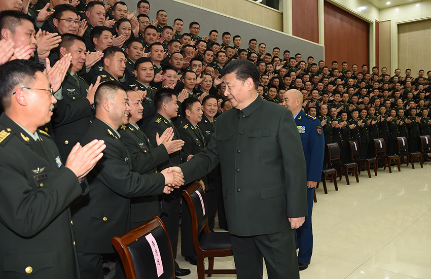 2017年12月13日，中共中央總書記、國家主席、中央軍委主席習近平到第71集團軍視察。這是習近平親切接見集團軍機關全體干部和所屬部隊團以上干部。新華社記者 李剛 攝