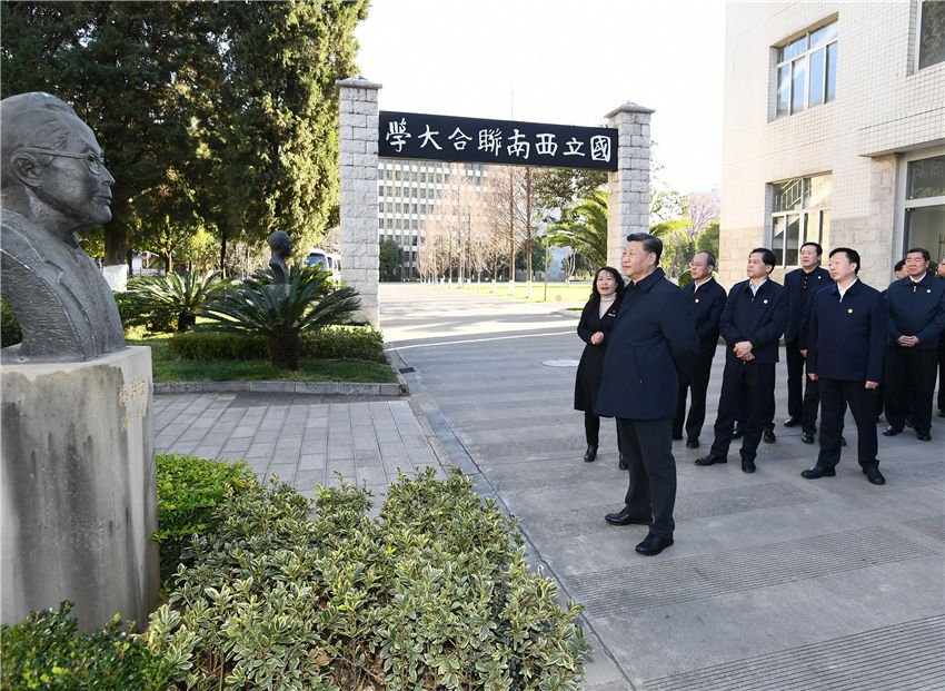 1月20日下午，正在雲南考察的中共中央總書記、國家主席、中央軍委主席習近平來到國立西南聯合大學舊址，參觀西南聯大博物館等，了解抗戰期間西南聯大師生教書救國、讀書報國的光榮歷史。新華社記者 謝環馳 攝