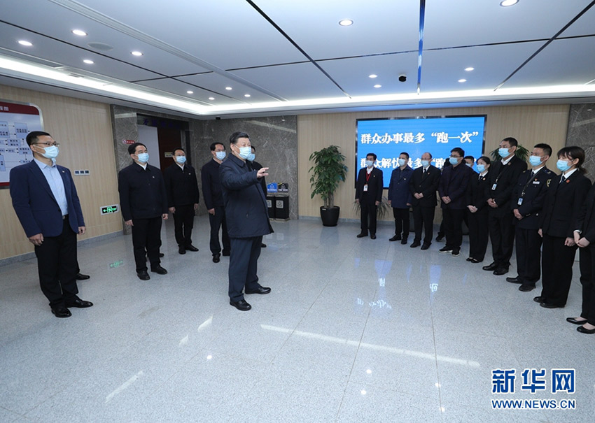 3月30日，中共中央總書記、國家主席、中央軍委主席習近平在浙江省安吉縣考察。這是習近平在安吉縣社會矛盾糾紛調處化解中心調研，了解基層矛盾糾紛調解工作情況。 新華社記者 鞠鵬 攝