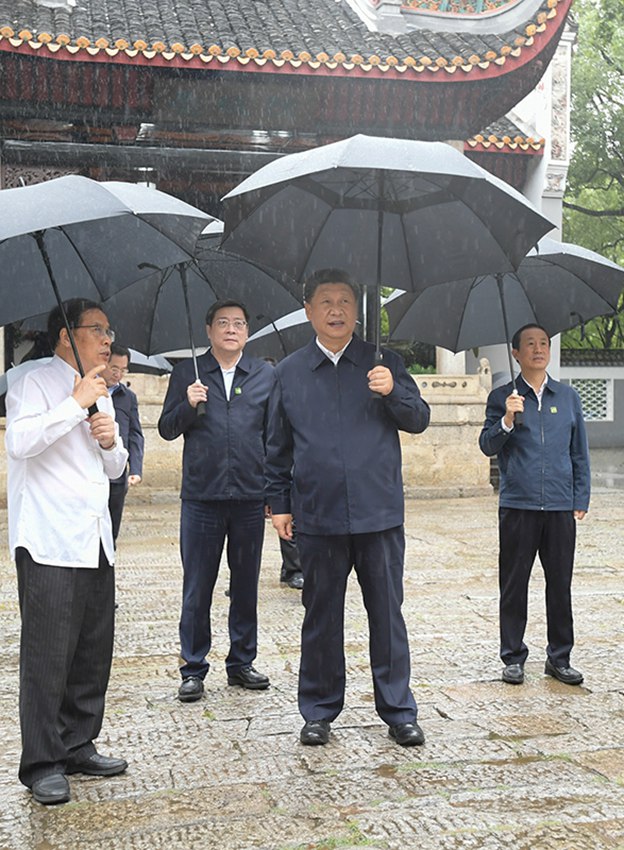 9月16日至18日，中共中央總書記、國家主席、中央軍委主席習近平在湖南考察。這是17日下午，習近平在湖南大學岳麓書院考察調研，了解人才培養、文化傳承等情況。新華社記者 李學仁 攝