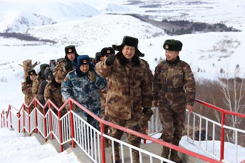 學習·故事丨頂著凜冽寒風，習主席和哨兵們一起執勤站崗