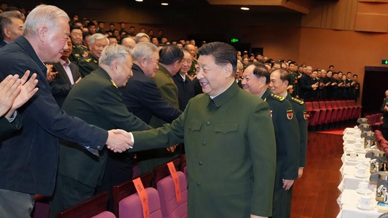 中央軍委舉行慰問駐京部隊老干部迎新春文藝演出 習近平向全軍老同志祝賀新春